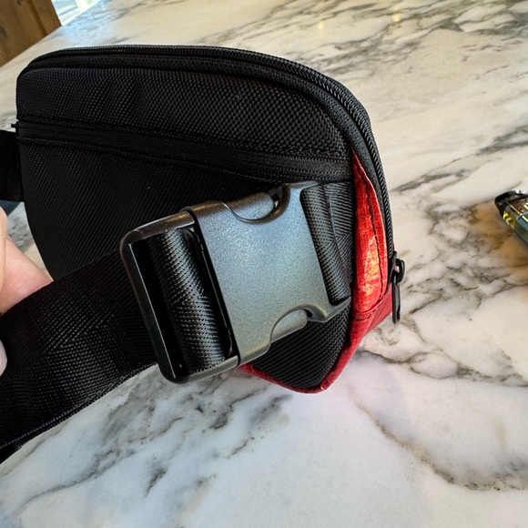 Rareform Zion Sling Red Travel Crossbody Fanny Pack Bag - Picture 4 of 15